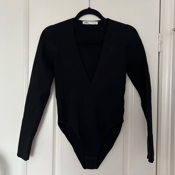 ZARA Black Deep V-Neck Ribbed Bodysuit - Chic & Versatile - Picture 1 of 1